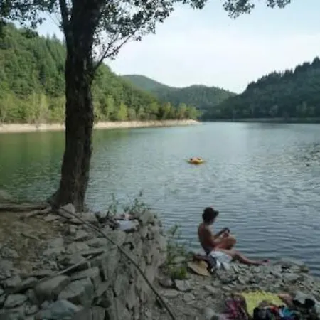 De Lascours, D'etape Pleine Nature. Prázdninový dům Ceilhes-et-Rocozels
