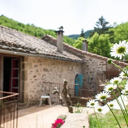 펜션 De Lascours, D'etape Pleine Nature.