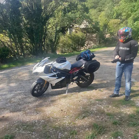 De Lascours, D'etape Pleine Nature. *